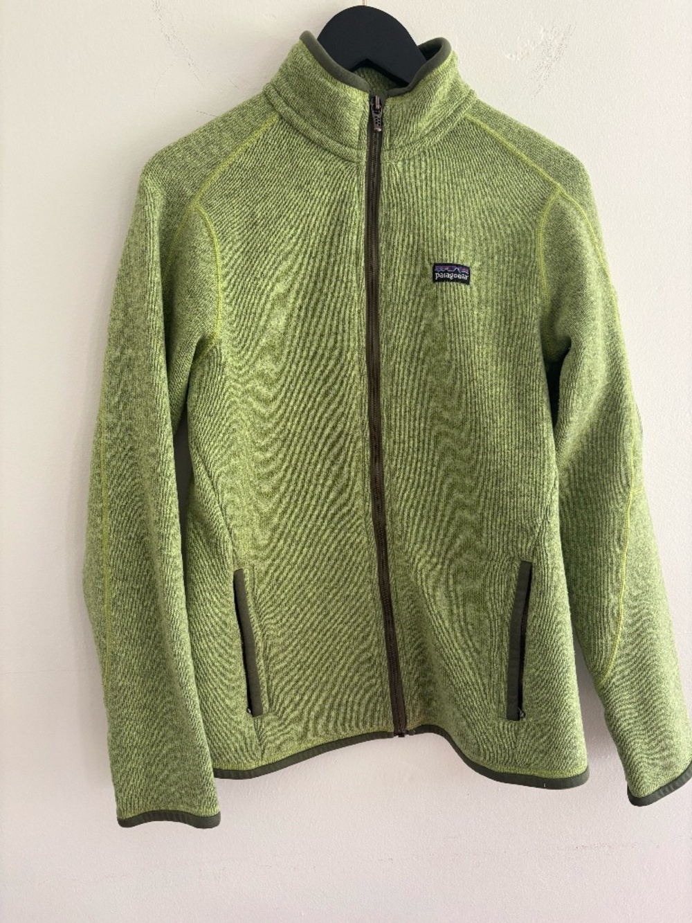 Patagonia /S/Bright green zip front fleece with zipper pockets